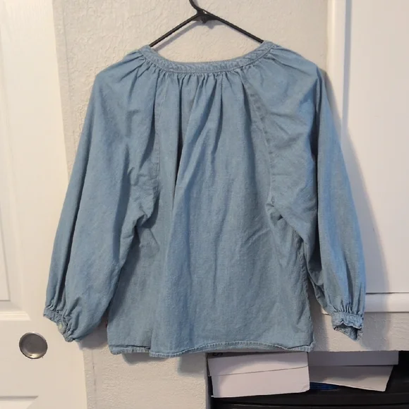 Levi's Light Blue Chambray V-Neck Button Blouse - Picture 5 of 5